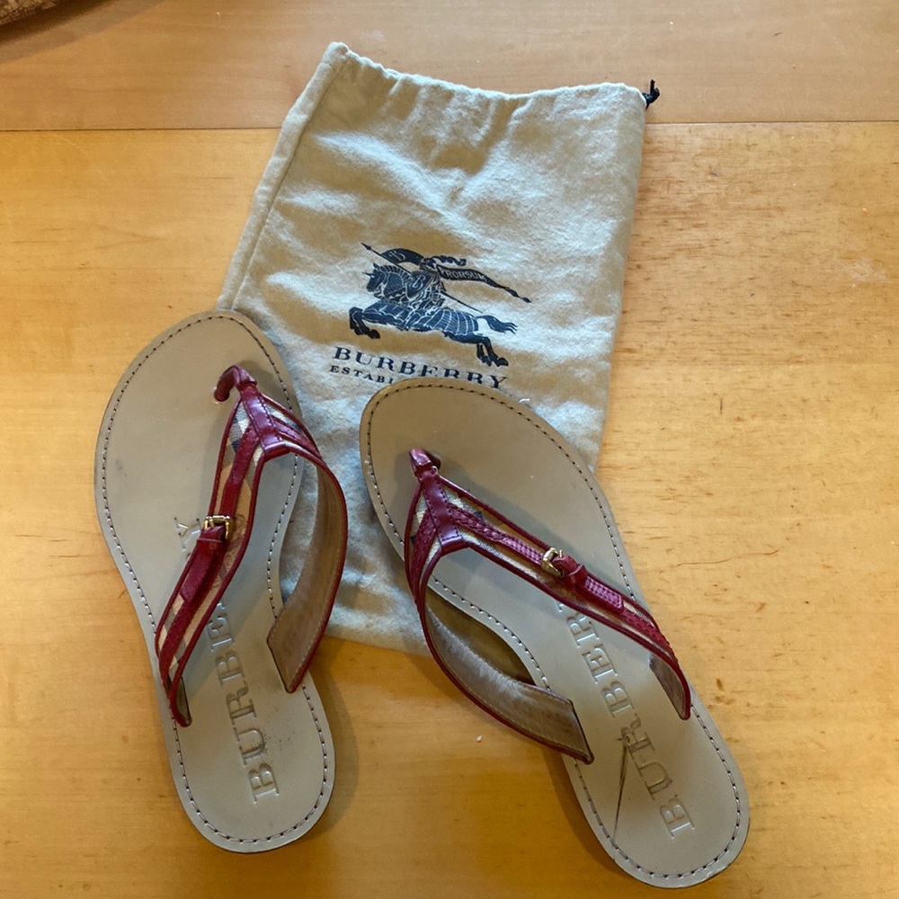 Burberry flip flop sandals